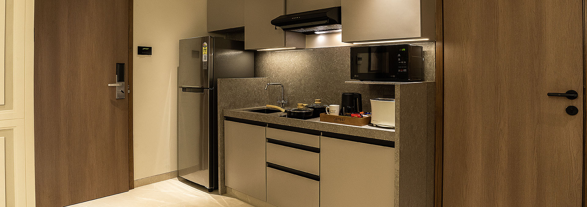budget hotels in bandra